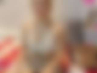 Live cam show with Agata Delphine - Living Room on AdultVida.com