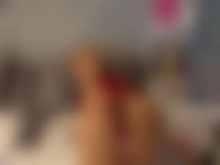 Live cam show with Agata Delphine - Living Room on camgirlchat.live
