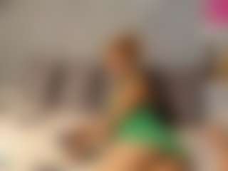 Live cam show with Agata Delphine - Living Room on chickslive.net