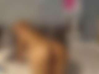 Live cam show with Agata Delphine - Small Ass on live18s.com