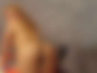 Live cam show with Agata Delphine - Small Ass on Milfs Live