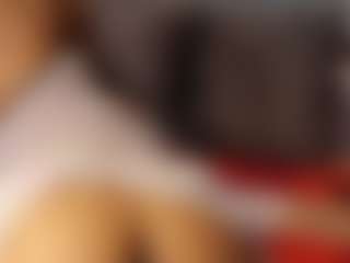 Live cam show with Agata Delphine - Small Ass on TeamSkeetLive
