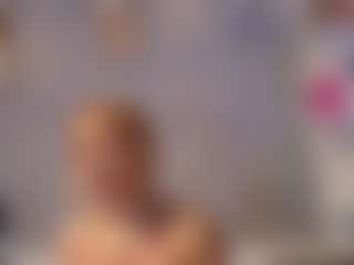 Live cam show with Agata Delphine - Blonde Hair on Camsoda