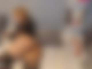 Live cam show with Agata Delphine - Small Ass on Milfs Live
