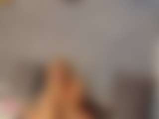 Live cam show with Agata Delphine - Curvy Small Tits on xplaylive.com
