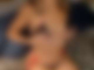 2tightwhite MILF webcam performer live streaming