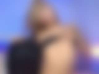 Live-Cam-Show mit SOFLYCUTEFACE - Double Penetration auf Camsoda
