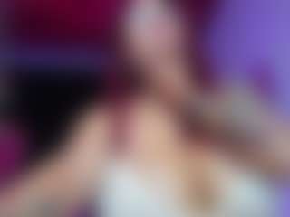 Live cam show with Lena Madison - Bedroom MILF on intimatelivegirls.com