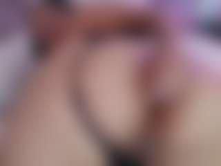 Live cam show with Eve Sins - Mouth on Camsoda
