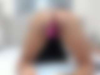 Live cam show with BECKY ROSE - Black on PervPlay.com