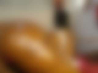 Live cam show with Caramel Empress - Shaved Pussy on studioflirtlive.com