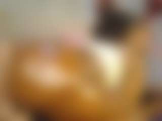 Live cam show with Caramel Empress - Brown Eyes Ebony on chickslive.net