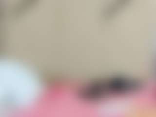 Live cam show with Lia - Petite on AdultVida.com