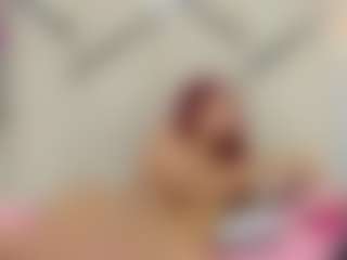 Live cam show with Lia - Sexy on UwU Esports