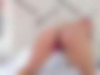 Live cam show with Lia - Deepthroat on SquirtSoMuch