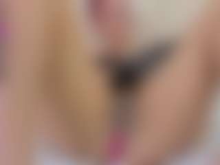 Live cam show with Lia - Brown Eyes Brown Hair on SxyPornLive