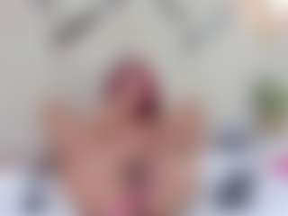 Live cam show with Lia - Oil on Pornisteam.com
