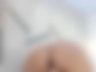 Live cam show with Lia - Foot Fetish on Livezox