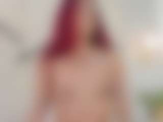 Live cam show with Lia - Shaved Pussy Brown Hair on xplaylive.com