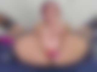 Live cam show with Lia - Freaky on StripNow
