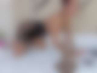 Live cam show with Lia - Oil on madthumbs