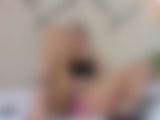 Live cam show with Lia - Strip Mature on AdultVida.com
