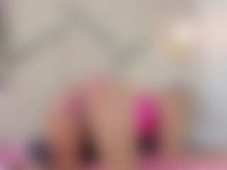 Live cam show with Lia - Lush Brown Hair on StripNow