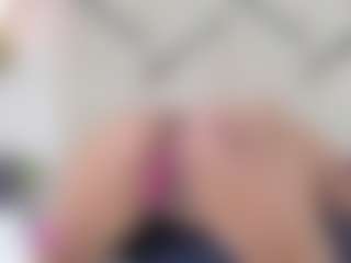 Live cam show with Lia - Hairy Pussy Toys on chickslive.net