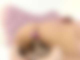 Live cam show with Lia - Striptease Latina on Livezox | colombia