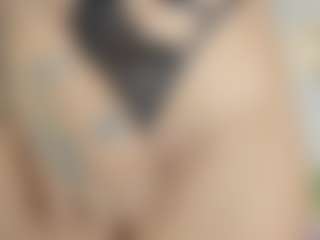 Live cam show with Lia - Shaved Pussy on Camsoda