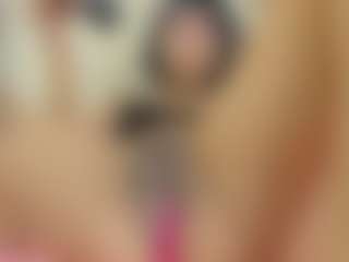 Live cam show with Lia - Small Tits Mature on Hubzter Live