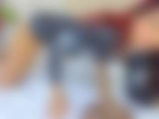 Live cam show with Lia - Shaved Pussy Brown Hair on Stripli.com