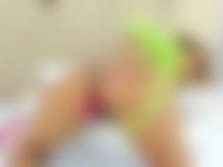 Live cam show with Lia - Brown Eyes MILF on slutload