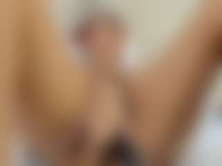 Live cam show with Lia - Small Tits Brown Hair on AdultVida.com