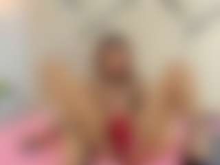 Lia MILF webcam performer live streaming