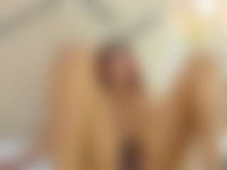 Live cam show with Lia - Living Room on sexylive.show
