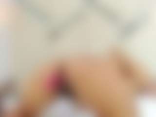 Live cam show with Lia - Striptease MILF on testsause.com