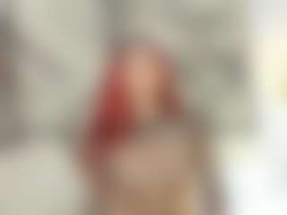 Live cam show with Lia - Striptease MILF on Porn Luv