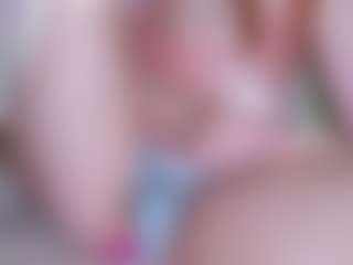 Live cam show with EllaSwert - Mature on wildcum.com