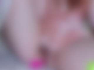 Live cam show with EllaSwert - Blue Eyes on madthumbs