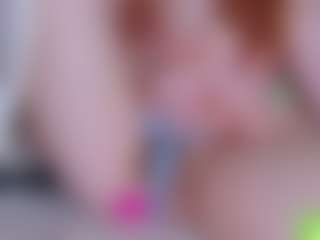 Live cam show with EllaSwert - Average on SquirtSoMuch
