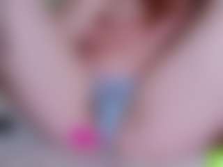Live cam show with EllaSwert - Average on live18s.com