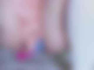 Live cam show with EllaSwert - Teen (18+) on camtv