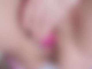 EllaSwert's Live Sex Cam Show