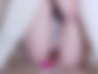 Live-Cam-Show mit EllaSwert - Small Tits auf Camsoda