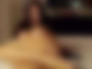Live cam show with SeniseMorel - New Latina on studioflirtlive.com