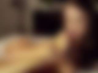 Live cam show with SeniseMorel - Bedroom on sexylive.show