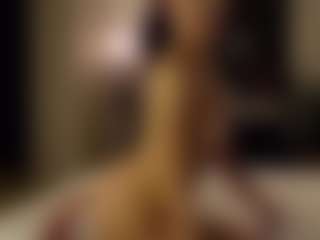 Live cam show with SeniseMorel - Fingers on TeamSkeetLive