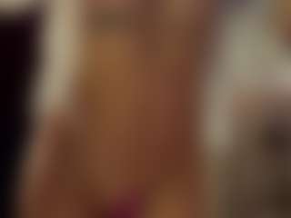 Live cam show with SeniseMorel - Brown Eyes on livesuperchat.net