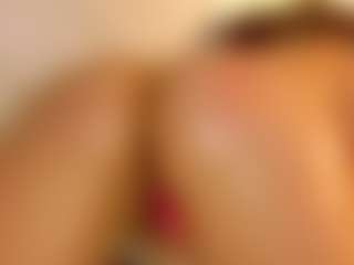 Live cam show with sarawolff - Shaved Pussy Toys on Soda Cam